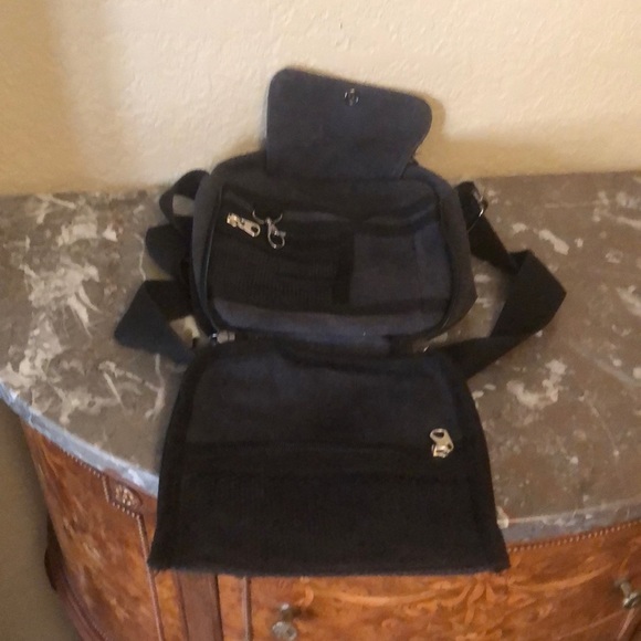 Oulilai Satchel Black Canvas Bag - Picture 3 of 3